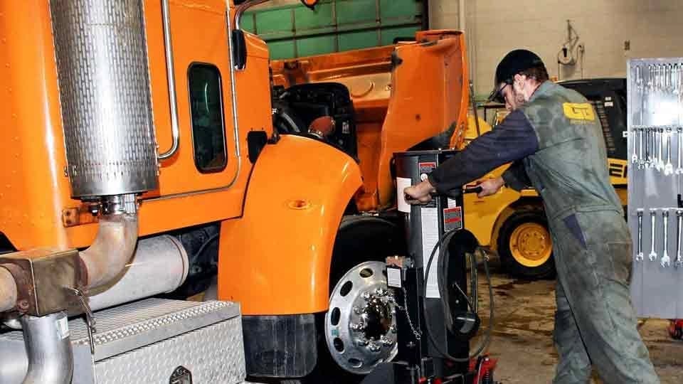 ✔️ تعمیر و نگهداری ماشین آلات راهسازی و معدنی و ماشین آلات سنگین